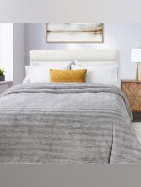 Life Comfort - QUEEN Reversible Sherpa Plush Blanket